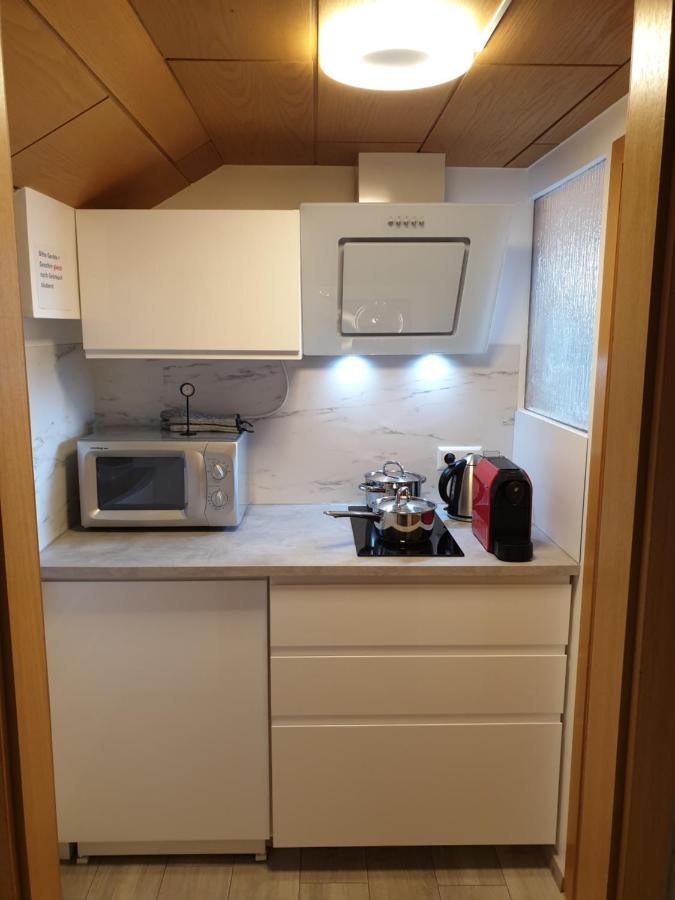 Sonnige Ruhige Dachzimmer Inkl Wifi Plus Kaffee Mit Wg Dusche Und Neuer Kueche Lörrach Exterior foto