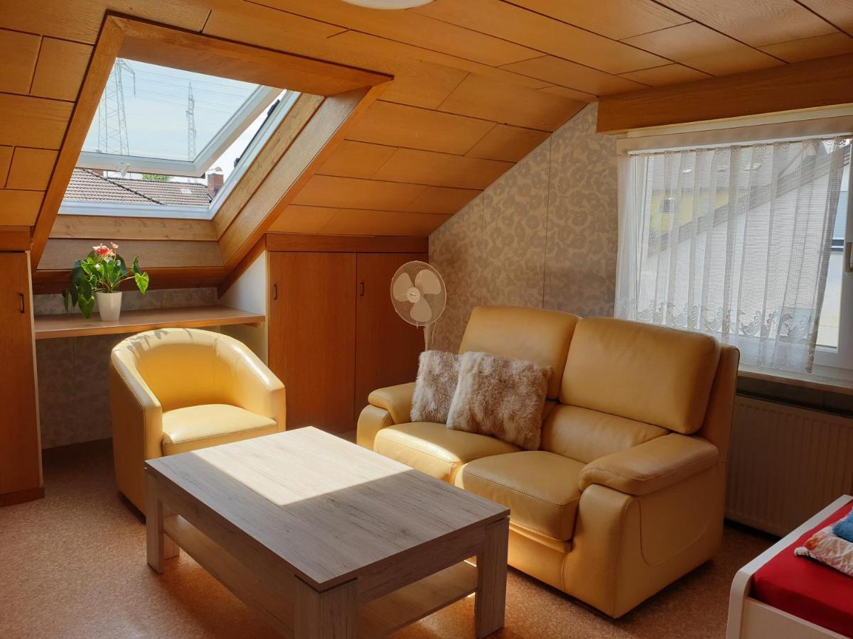 Sonnige Ruhige Dachzimmer Inkl Wifi Plus Kaffee Mit Wg Dusche Und Neuer Kueche Lörrach Exterior foto
