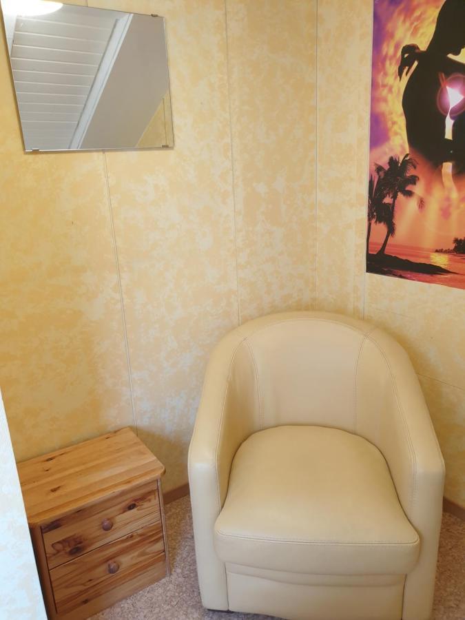 Sonnige Ruhige Dachzimmer Inkl Wifi Plus Kaffee Mit Wg Dusche Und Neuer Kueche Lörrach Exterior foto